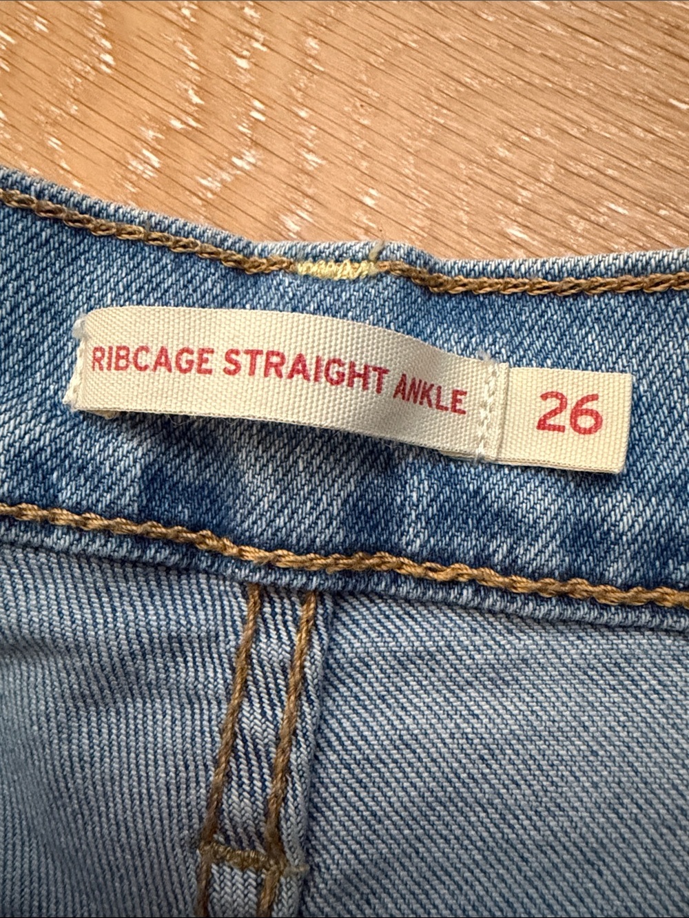 Women’s Distressed Levi’s Ribcage Straight Ankle Jeans (26) - Picture 3 of 11